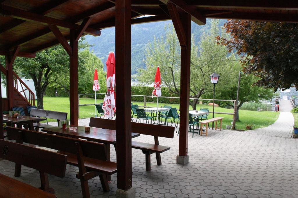 Гостьовий будинок Gasthof & Strandbad Messner Landskron Екстер'єр фото