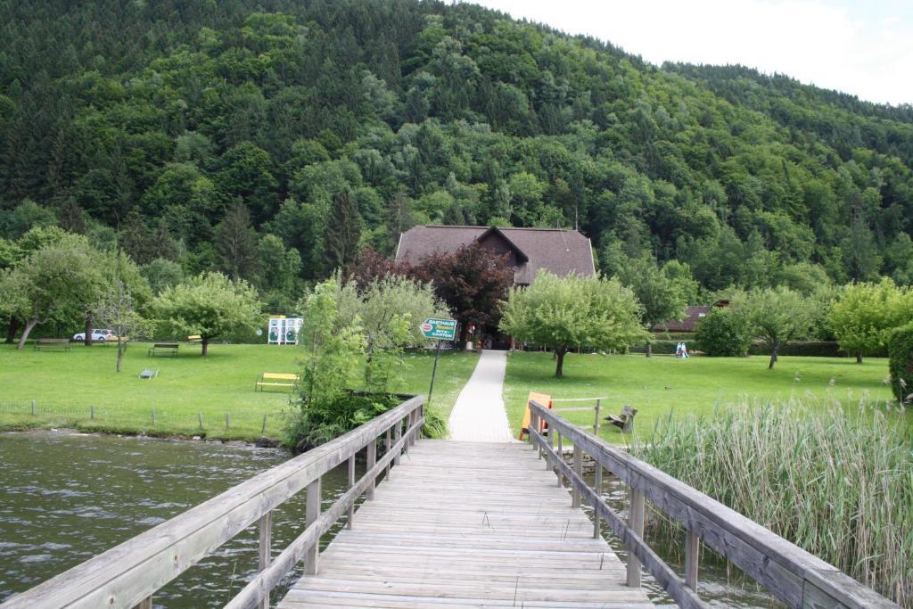 Гостьовий будинок Gasthof & Strandbad Messner Landskron Екстер'єр фото