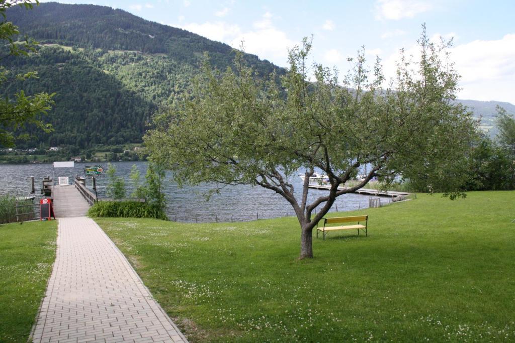 Гостьовий будинок Gasthof & Strandbad Messner Landskron Екстер'єр фото